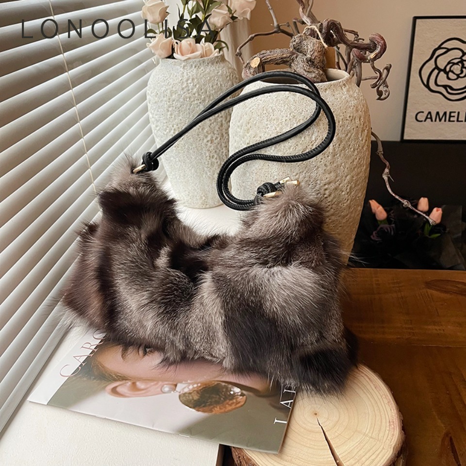Borsa a tracolla in pelliccia  - Interior Design Warm recensione e prezzo