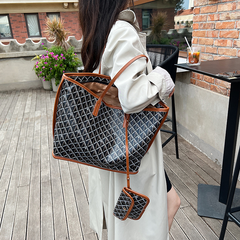 Borse Tote Versatili e alla Mo - Interior Design Class recensione e prezzo